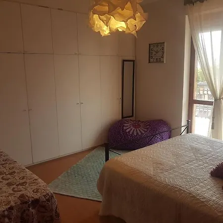 Situato Nei Pressi Di Centro E Caserma *
