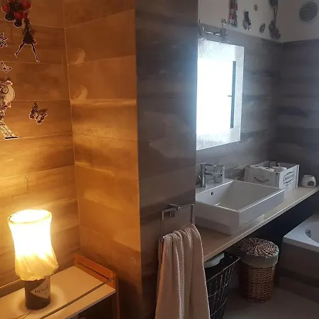 Situato Nei Pressi Di Centro E Caserma * Foligno