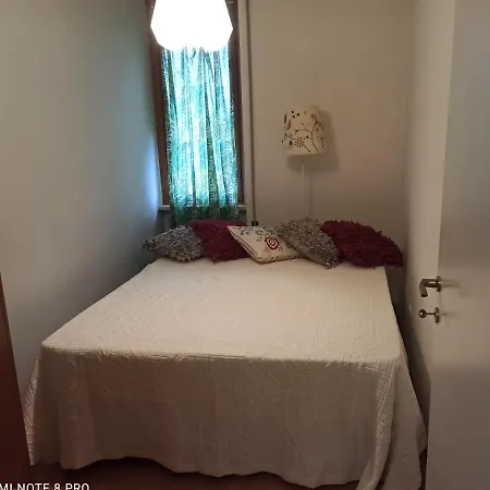 Situato Nei Pressi Di Centro E Caserma *