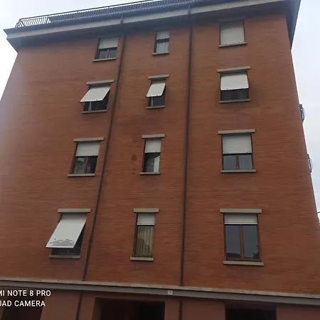 Situato Nei Pressi Di Centro E Caserma Foligno